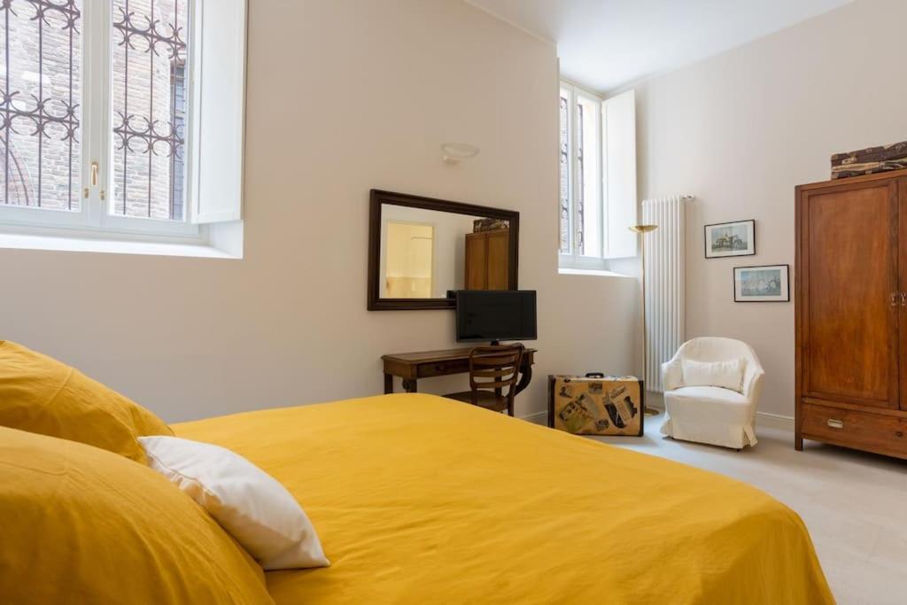 Palazzo Sabbioni Appartamento Lusso Due Camere Soggiorno Cucina Феррара Экстерьер фото