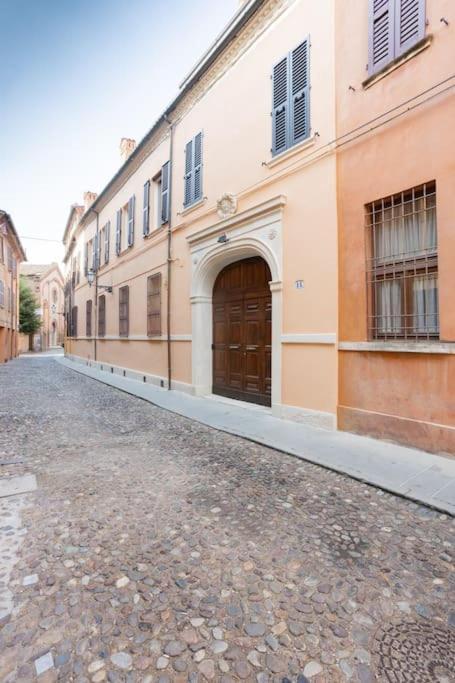Palazzo Sabbioni Appartamento Lusso Due Camere Soggiorno Cucina Феррара Экстерьер фото